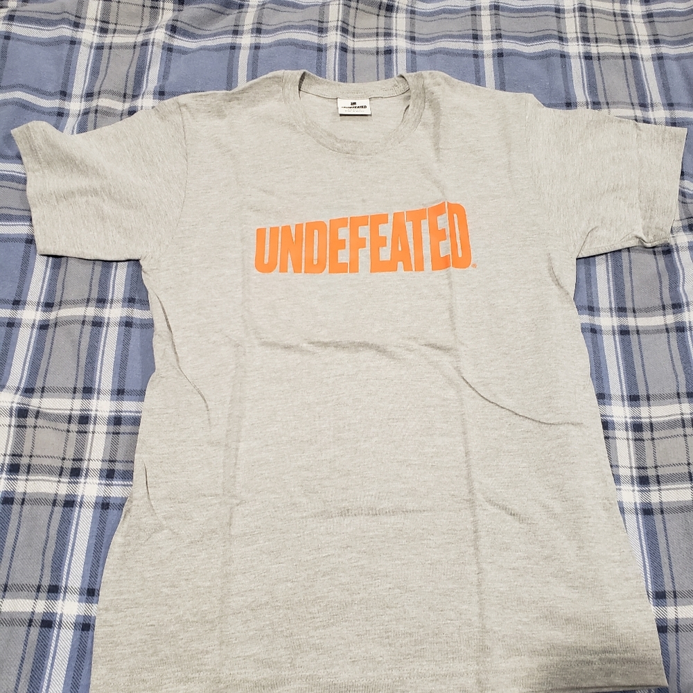UNDEFEATED Medium T Shirt